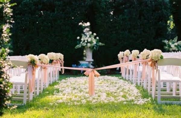 503627-As-flores-são-indispensáveis-na-decoração-das-festas-de-casamento-ao-ar-livre-Fotodivulgação.