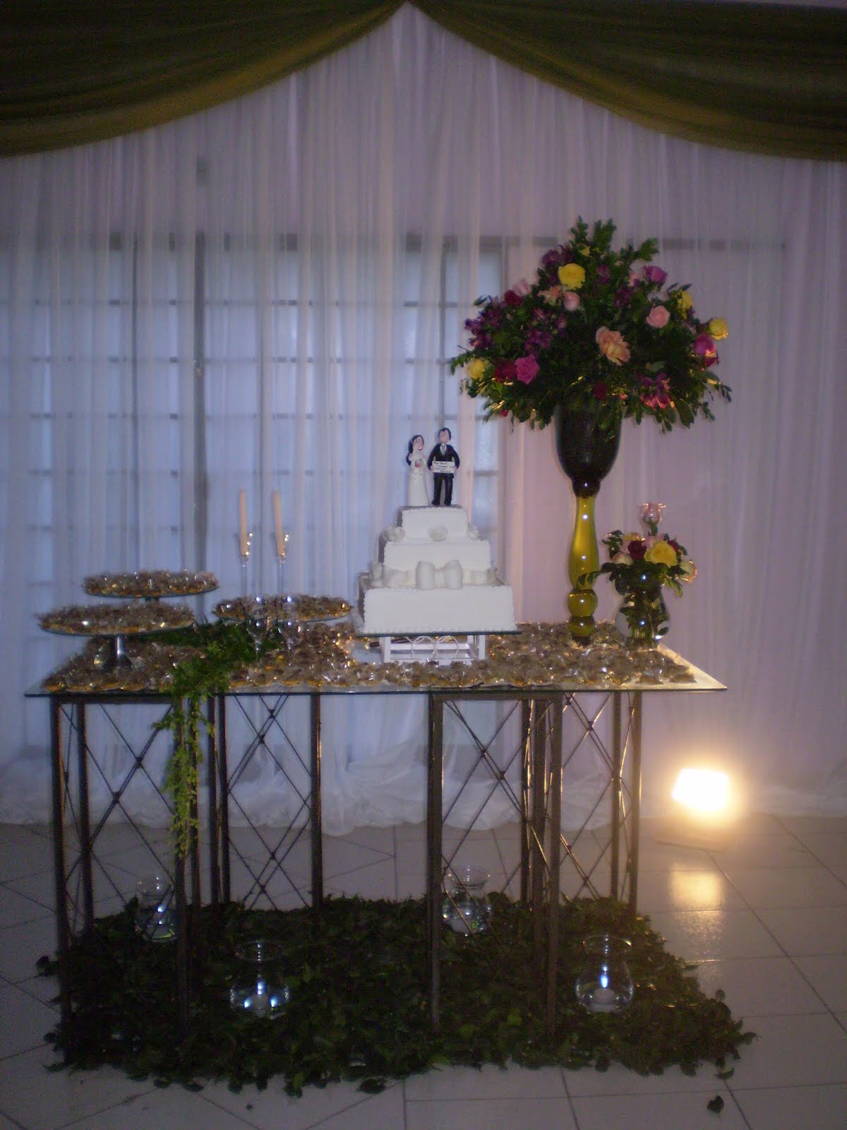 decoração-da-mesa-de-bolo-casamento-13