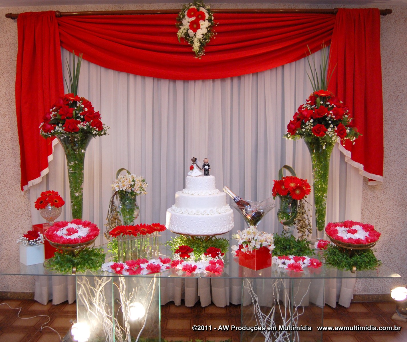 decoração-da-mesa-de-bolo-casamento-14