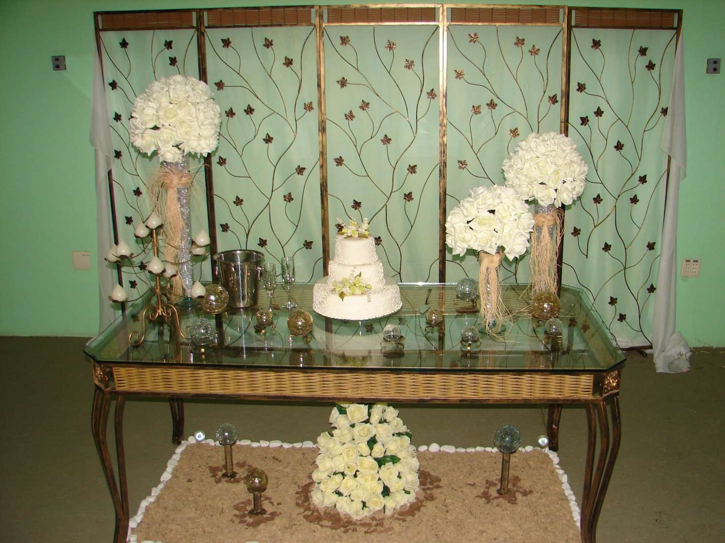 decoração-da-mesa-de-bolo-casamento-15