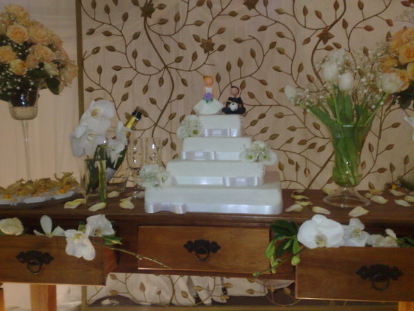 decoração-da-mesa-de-bolo-casamento-18