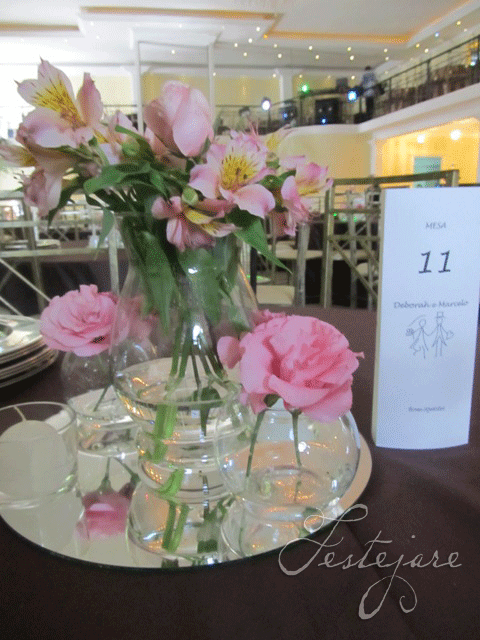 mesas-de-casamento-decoradas-com-vasos-de-flores-10
